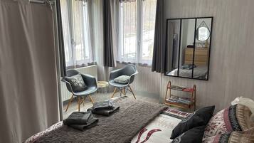 2 bedrooms, iron/ironing board, free WiFi