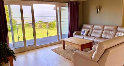 Beachside house with uninterrupted sea views