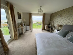 6 bedrooms, WiFi