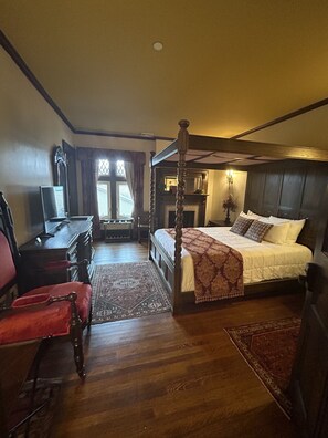 Decoración personalizada, escritorio y cortinas blackout