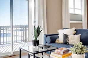 TV, fireplace, offices - Stillwater. 3bd/3bath. Brand new (Edmonton)