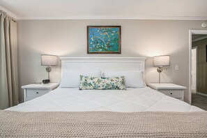 6 chambres, fer et planche à repasser, lit de bébé portatif