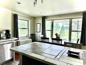 Fridge, microwave, oven, stovetop - Little Pipestone Lodge w/ Views (Whitehall)