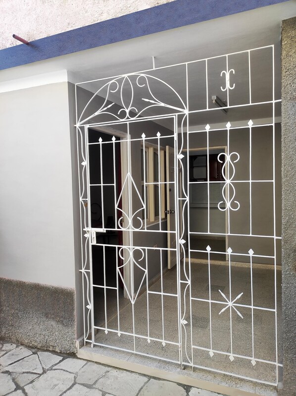 Majoituspaikan sisäänkäynti