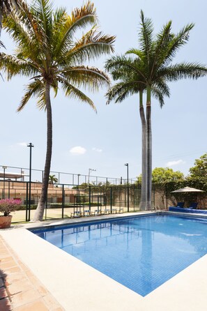 Outdoor pool, a heated pool