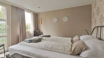 2 bedrooms, iron/ironing board, free WiFi