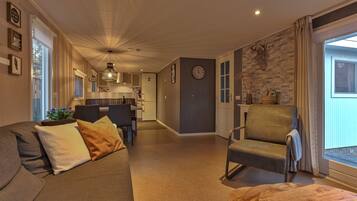 TV, DVD player, books, stereo