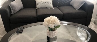 Stunning 3 bedrooms house with AC near Spruce Meadows.