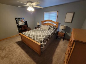 4 bedrooms, in-room safe, desk, iron/ironing board