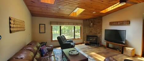 Smart TV, chimenea, Hulu y servicios de streaming