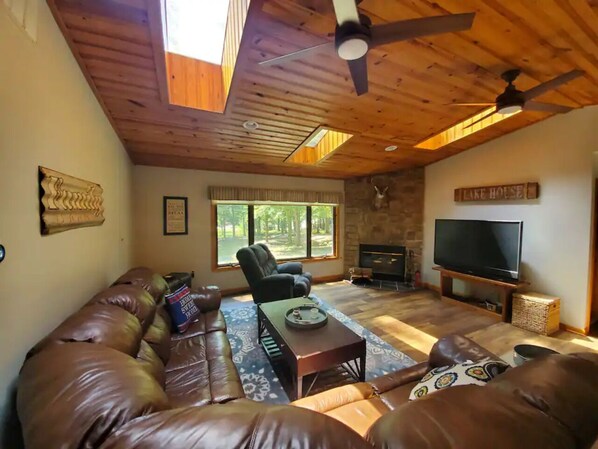 Smart TV, fireplace, Hulu, streaming services