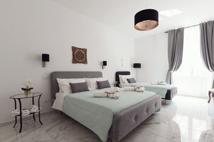 Kamar Triple Elit | Didekorasi berbeda-beda dan dilengkapi dengan perabotan berbeda-beda