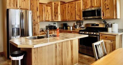 Upper Ranch - 100 Acre Mountain Views