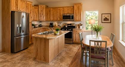 Upper Ranch - 100 Acre Mountain Views