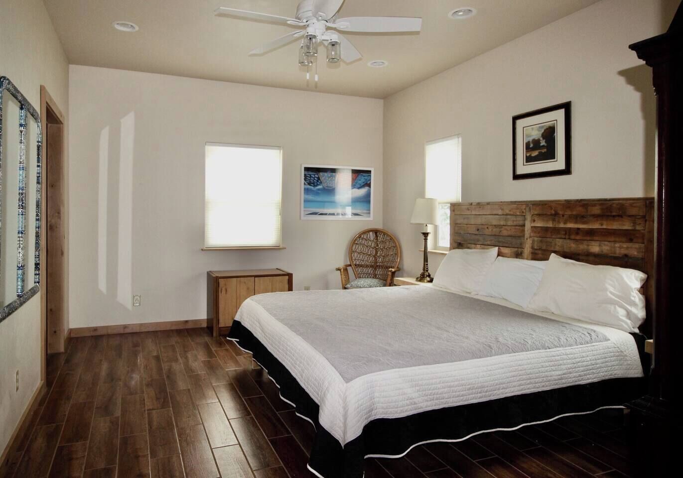 1 habitación, escritorio, tabla de planchar con plancha y wifi gratis 