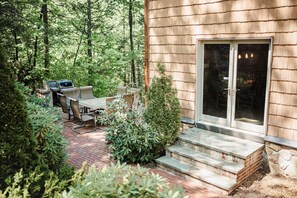 Outdoor dining - Stunning Lake Views + Fall Colors @ Gunstock - 4 BR Sleeps 10, Dog-Friendly Home (Gilford)