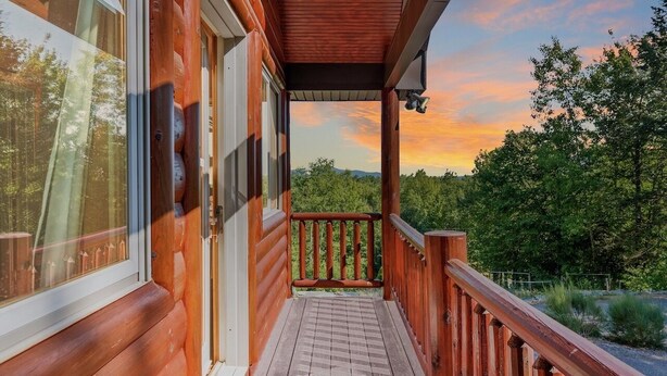 Property grounds - Stunning Lake Views + Fall Colors @ Gunstock - 4 BR Sleeps 10, Dog-Friendly Home (Gilford)