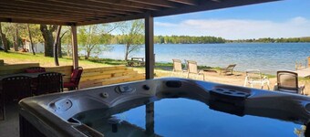 No steps to the lake/sandy beach/hot tub/fireplace/amazing sunsets