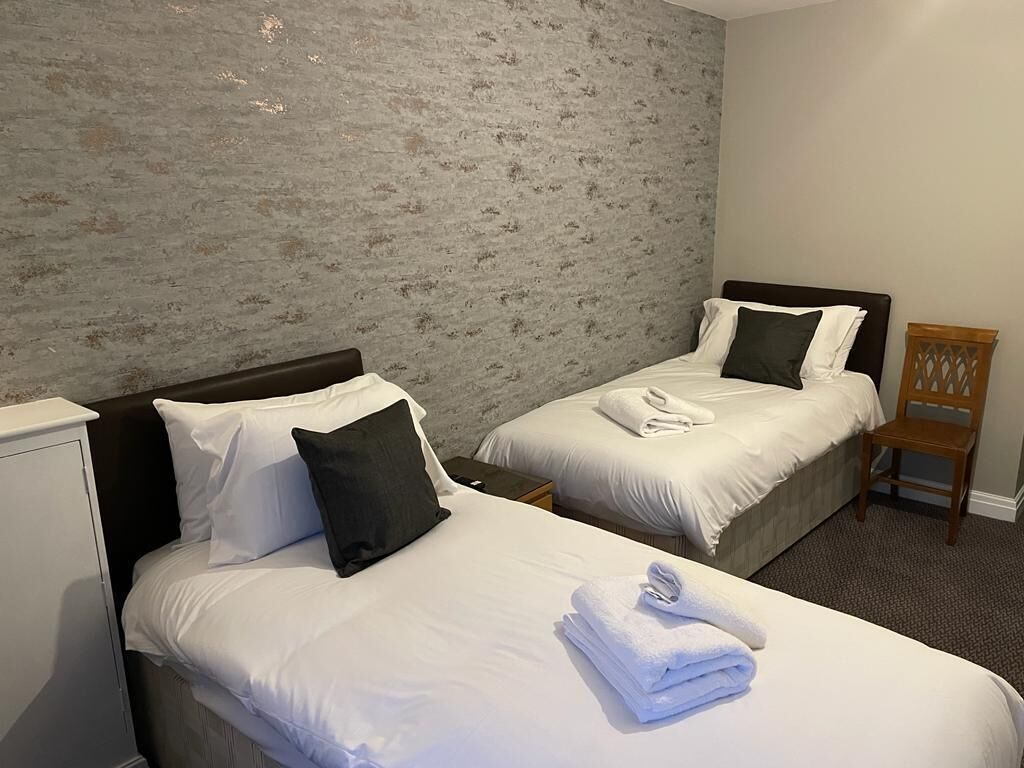 Kamar Twin Klasik | Seprai premium dan seprai linen