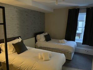 Phòng 2 giường đơn phong cách cổ điển | Bộ đồ giường cao cấp, bộ trải giường 