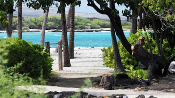 Beach nearby, sun loungers, beach towels