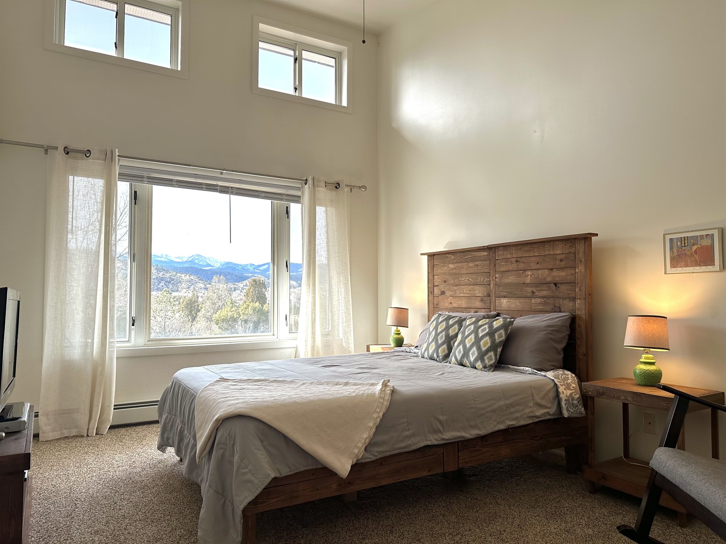 3 bedrooms, desk, iron/ironing board, free WiFi