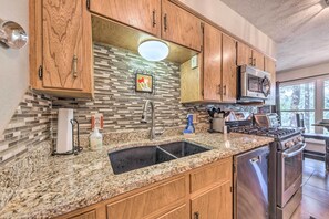 Fridge, microwave, stovetop, dishwasher