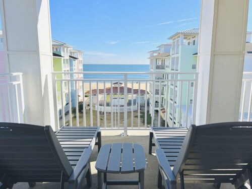 Waterfront Penthouse! 4bd/4Bth, 3000 sqft, 2 Decks