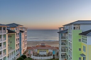 Exterior - Waterfront Penthouse! 4bd/4Bth, 3000 sqft, 2 Decks (Virginia Beach)