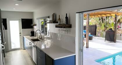Modern lakeside pool home near hardrock and fll airport