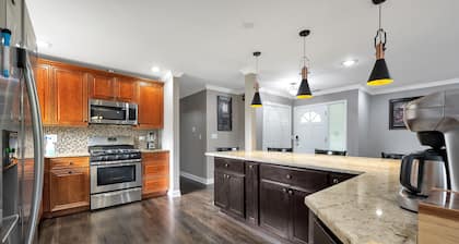 4bd house, Hot-tub, full-basement, pool table & big yard,3 full bathroom.