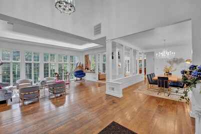 Fancy Poconos Castle & Indoor MEGA 10+ Hot Tub