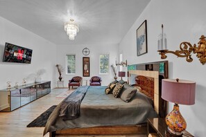 5 bedrooms, desk, iron/ironing board, travel crib