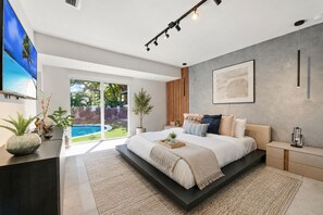6 chambres, fer et planche à repasser, lit de bébé portatif