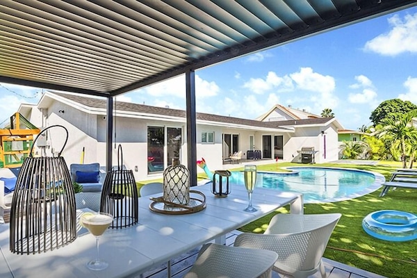 屋外ダイニングエリア