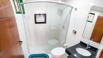 Dusche, Haartrockner, Handtücher