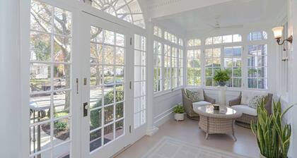 Welcome to Dove Haven — a peaceful and stylish retreat in the heart of Westville. Relax in the private hot tub, enjoy cozy sun-filled spaces, and walk to charming cafés, top restaurants, and beautiful Edgewood Park. Minutes from Yale and downtown.