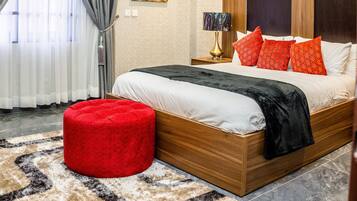 Luxe beddengoed, bedden met traagschuimmatrassen, een kluis op de kamer