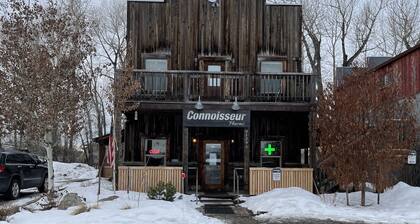 Connoisseur Hideaway
