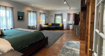 Connoisseur Hideaway