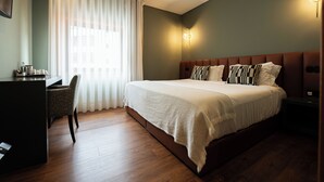 Standard Double or Twin Room | Minibar, desk, laptop workspace, soundproofing - Santo Thyrso Hotel (Santo Tirso)