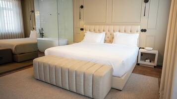 Deluxe Room | Minibar, desk, laptop workspace, soundproofing