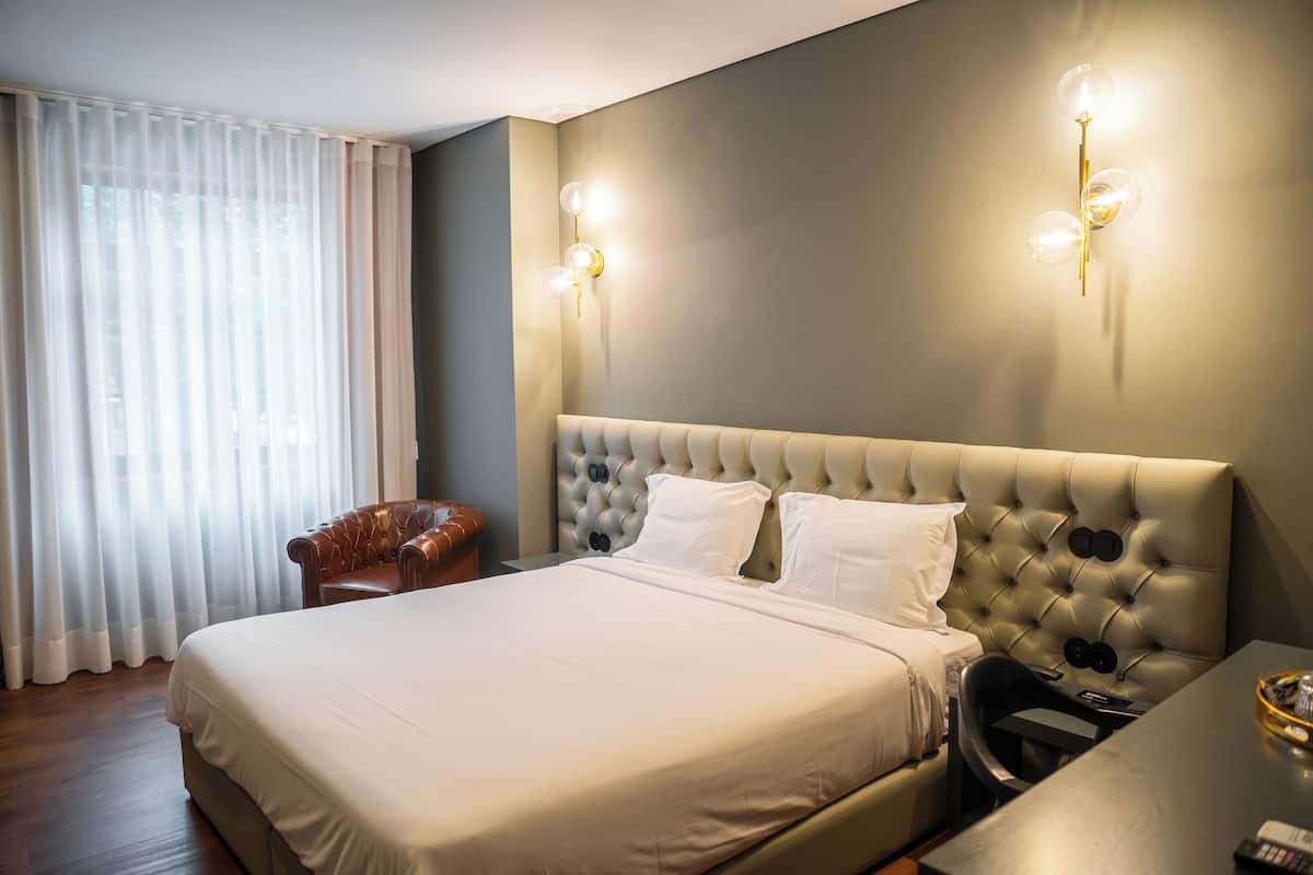 Executive Room | Minibar, desk, laptop workspace, soundproofing