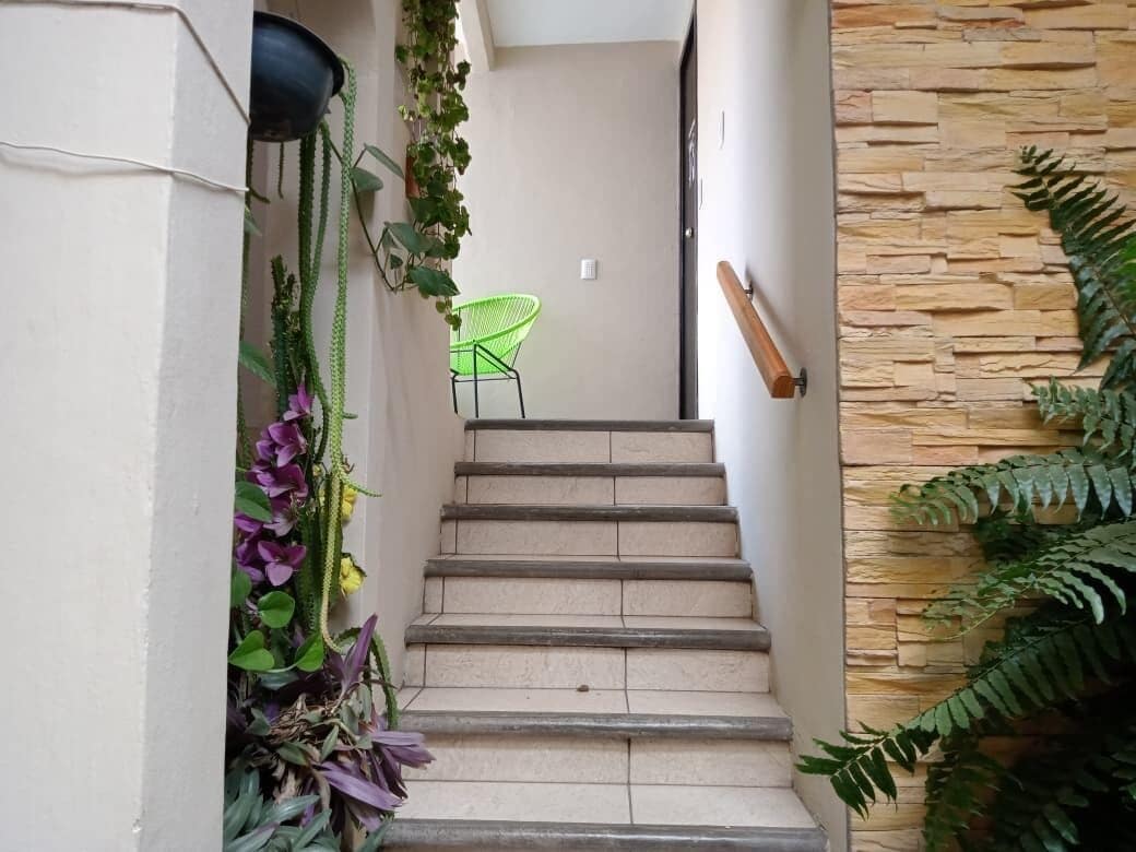 Escaleras con barandal