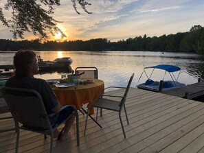 Outdoor dining - Locke Lake House (Barnstead)