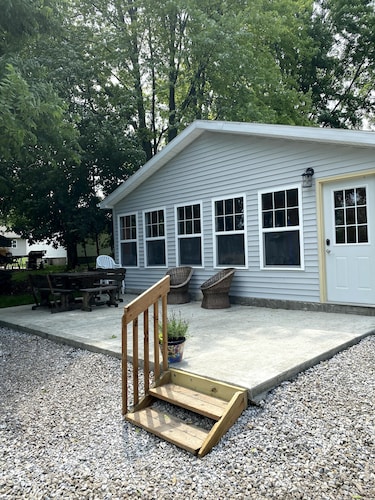 Remodeled Lake Erie Cottage w/ Sunroom, Patio & Open Space