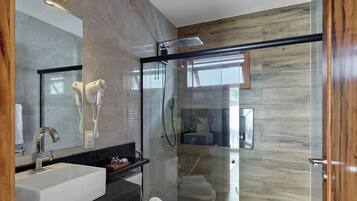 1 quarto, frigobar, cofres nos quartos, individualmente mobiliados