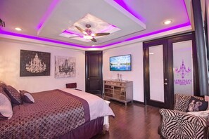 2 bedrooms, desk, iron/ironing board, WiFi