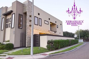 Exterior - 🕯Versaille’s Residence ™ (McAllen)
