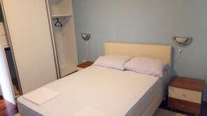 5 bedrooms, in-room safe, free WiFi, bed sheets